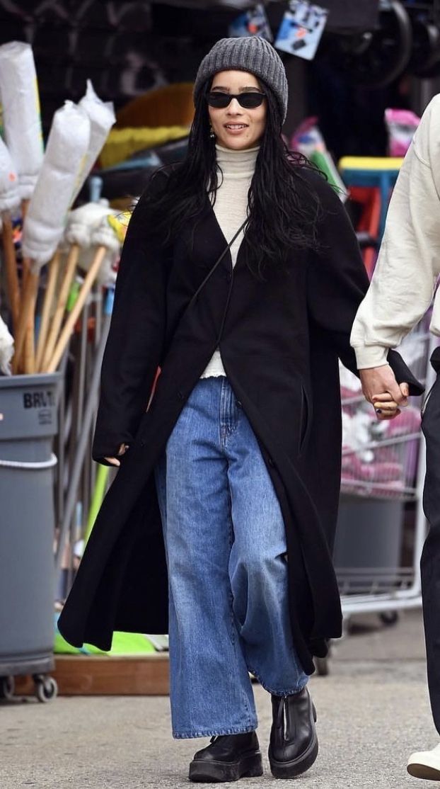 Zoë Kravitz - The Row - Belona black long wool coat Zoe Kravitz Style, Zoë Kravitz, Petite Style, Long Wool Coat, Zoe Kravitz, Jane Birkin, Ropa Diy, Looks Street Style, Ținută Casual