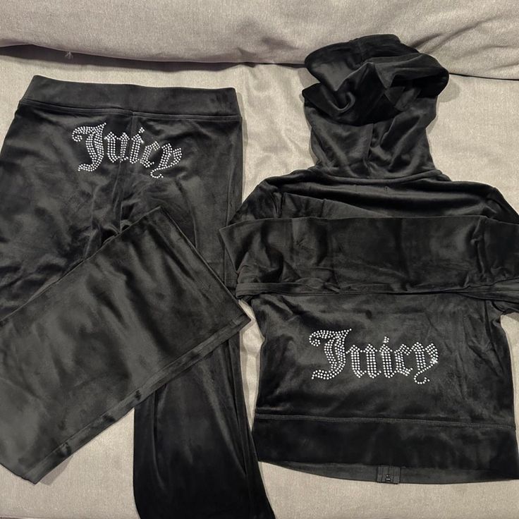 Brand New Juicy Tracksuit 100% Authentic In Multiple Sizes. Retail $220 I’m Selling These As A Set. I Also Have Different Colors And Sizes Please Lmk If You’re Interested. These Are Perfect For Back To School & The Fall !(: Juicy Couture Clothes, Juicy Tracksuit, Track Suits Women, Embellished Hoodie, Juicy Couture Tracksuit, Black Tracksuit, Pink Outfits Victoria Secret, Velour Tracksuit, Juicy Couture Pants