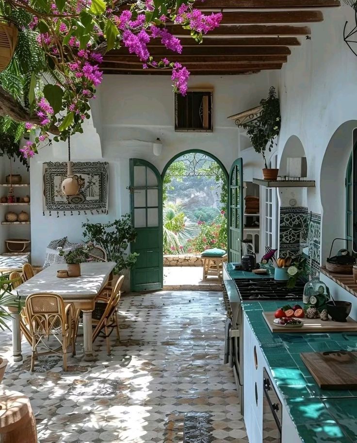 Greek Houses Interior, Goa Villa, Vintage Mansion, European Decor Style, Hacienda Style Homes, Dream Life House, Spanish Style Homes, Hacienda Style, Dream House Rooms