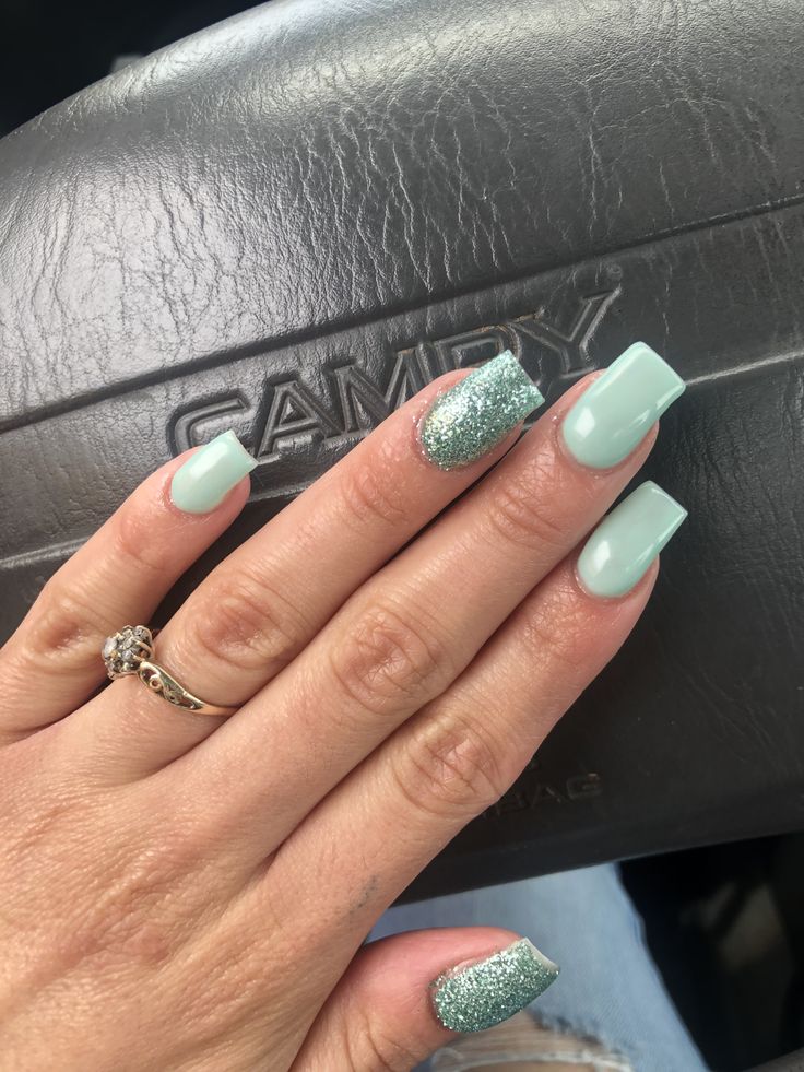 Mint Nails Ideas, Mint Christmas Nails, Mint Green Prom Nails, Mint Prom Nails, Aquamarine Nail Designs, Pastel Mint Nails, Menta Nails, Mint Green Chrome Nails, Mint Colored Nails