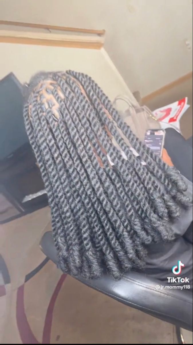 Invisible Locs Long, Long Invisible Locs, Weave Aesthetic, Spring Break Hairstyles, Locs Long, Cute Weave Hairstyles, Invisible Locs, Long Ponytail Hairstyles, Weave Hairstyles Braided