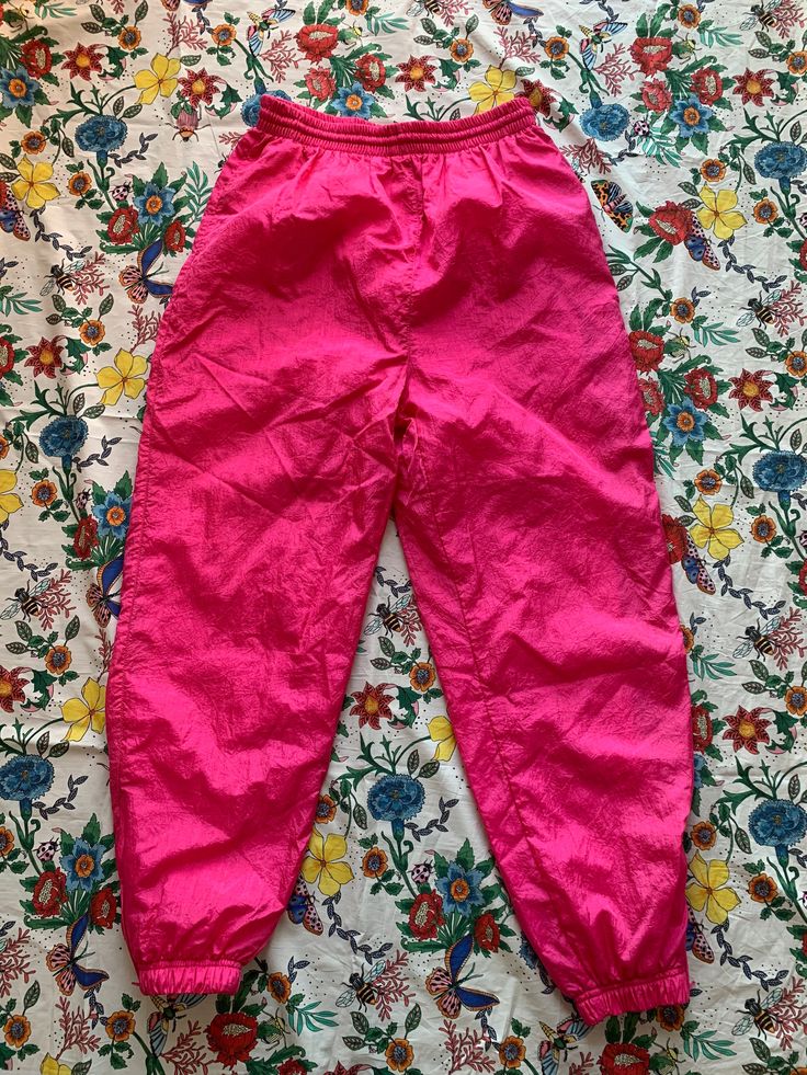 Hot pink color, fits high-waisted. Women's size M Pink Full-length Athleisure Bottoms, Pink Leisure Joggers With Pockets, Pink Ankle-length Relaxed Fit Harem Pants, Pink Stretch Full-length Sweatpants, Pink Tie Dye Sweatpants, Trousers Women, Pink Color, Capri, Capri Pants