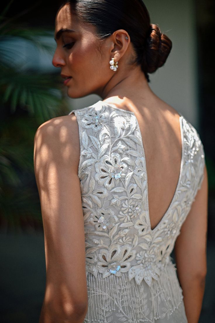 Simin – Sania Maskatiya International Glamorous Floral Embroidered Wedding Dress, Lace Gown With Intricate Embroidery For Gala, Glamorous Wedding Evening Dress With Floral Embroidery, Glamorous Floor-length Dress With Floral Embroidery, Glamorous Evening Dress With Floral Embroidery, Glamorous Floral Embroidered Evening Dress, Glamorous Evening Dress With Floral Embroidery For Wedding, Glamorous Floral Embroidered Evening Dress For Wedding, Intricate Lace Embroidery Gown With Fitted Bodice