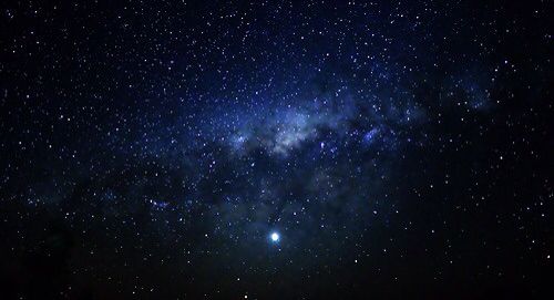 the night sky is filled with bright stars