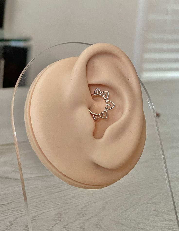 "This clicker piercing is made of 14K gold in either yellow gold or white gold. Can be used as daith jewelry, septum ring, cartilage, rook or other hoop. Piercing \"clicks\" into place. Super dainty minimalist look - drop jaws with this body jewelry! ♥ Listing is for a single item ♥ Details & Size: ♥ 14k Solid Gold (White or Yellow Gold) ♥ 16G ♥ 8mm inner diameter ♥ Every purchase comes with an Elara gift box For sanitary purposes, piercing items are non-returnable, so please double check sizing and message me if you have any questions! 16G 8mm Solid Gold Daith Earring | Dainty 14k Gold Daith Jewelry Daith Ring Piercing CZ Crystal Ear Clicker Minimalist Cartilage Tragus Hoop" Hypoallergenic 14k White Gold Cartilage Earrings, Gold Daith Jewelry, Daith Ring, Daith Hoop, Hoop Piercing, Daith Rings, Daith Earring, Daith Jewelry, Tragus Hoop