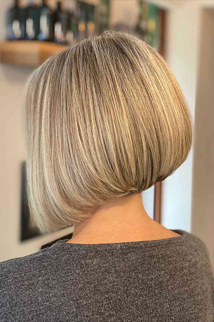 Bouncy Graduated Medium Bob for Blonde Straight Hair Bouncy Bob Haircut, Hair Shots, Bouncy Bob, Stacked Haircut, Beach Hairstyles For Short Hair, Haircuts Women, Shaggy Bob Hairstyles, Shaggy Bob Haircut, Strawberry Blonde Hair Color