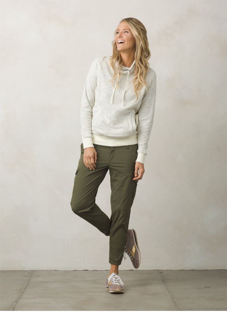 Green Joggers Outfit, Camping Outfits For Women, Safari Outfits, Wear To Work Dress, Joggers Outfit, Athleisure Outfits, Fashion Tips For Women, Fall Winter Outfits, Comfy Outfits