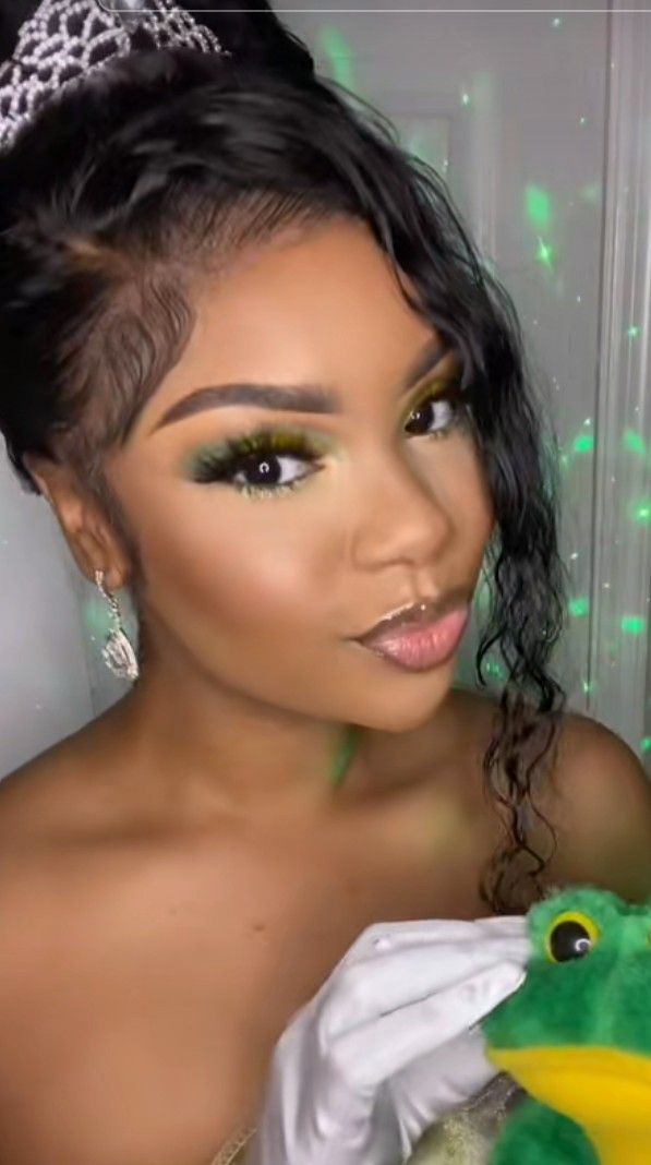 Tiana Makeup Princess, Princess Tiana Inspired Makeup, Princess Tiana Makeup Look, Tiana Makeup Look, Princess And The Frog Makeup, Princess Tiana Makeup, Tiana Makeup, Moana Makeup, Sweet 16 Makeup