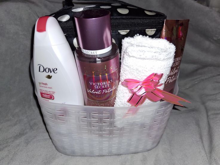 Bath gift set with container to hold all your stuff. Velet Petals scent. Spa Kit Gift, Bath Gift Set, Bath Gift, Relax Spa, Spa Kit, Beauty Spa, Laundry Detergent, Gift Item, Gift Set