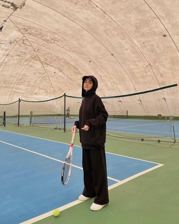 Modest Tennis Outfit, Hijabi Workout Outfits, Hijabi Sports Outfit, Modest Sporty Outfits, Sporty Hijab Outfit, Hijab Gym Outfit, Hijab Sport Style, Hijab Sport Outfit, Workouts Clothes