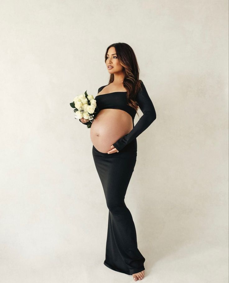 Maternity With Flowers, Black Dress Maternity Shoot, Black Maternity Dress Photoshoot, Black Dress Maternity Pictures, Simple Maternity Outfits, Maternity Outfits For Photoshoot, Dresses For Photoshoot, White Top And Blue Jeans, Long Pencil Dress