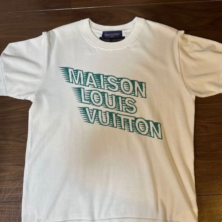 White And Green Louis Vuitton T-Shit Never Been Worn Brand New Size S White Monogram Print Streetwear Top, White Monogram Print Top For Streetwear, Green Louis Vuitton, Louis Vuitton Hoodie, Louis Vuitton Shirts, Louis Vuitton T Shirt, Louis Vuitton Trainers, Louis Vuitton White, Louis Vuitton Shirt