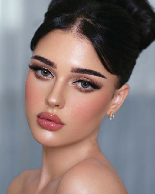 Hair Up Makeup Looks, Makeup Looks For Wedding Bride, Look Make Up, Prom Make Up Look, Wedding Makeup Looks For Bride, Barbie Look Makeup, Pretty Makeup Looks Natural, Arab Wedding Makeup, Brides Makeup Wedding