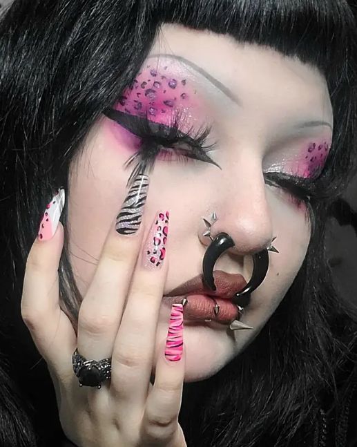 Eye Art Makeup Ideas, Yandere Makeup Look, Girly Rockstar Outfit, Advanced Makeup Looks, Scene Makeup Looks 2000s, Pink Trad Goth Makeup, Cool Alt Makeup, Tacky Makeup, Alt Eyeliner Looks