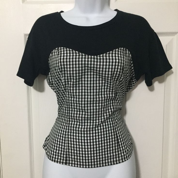 Black Plaid T Shirt With Side Zipper And Cute Back Bow Design. In Size Extra Small From Express. Brand New With Tag Attached Retro Fitted Black Top, Fitted Retro Black Top, Black Fitted Retro Top, Fitted Cotton Tops In Black And White, Fitted Black Retro Top, Bow Design, Tie Top, Black Plaid, Top Tee