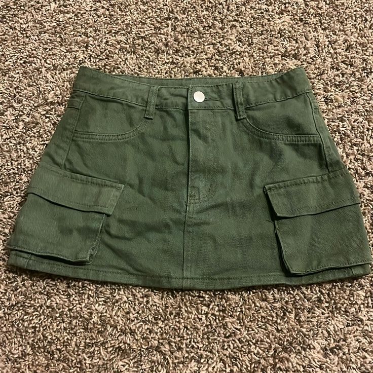 Shein Says Small But Would Fit Xs Size 2 Or 0. I Am A 4 And It Was Too Small For Me. Tight Cargo Skirt. Never Worn Cheap Fitted Brown Mini Skirt, Dark Green Mini Skirt, Army Green Mini Skirt, Green Cargo Skirt, Cargo Skirts, Skirts Shein, Shein Skirts, Green Pencil Skirts, Cargo Mini Skirt