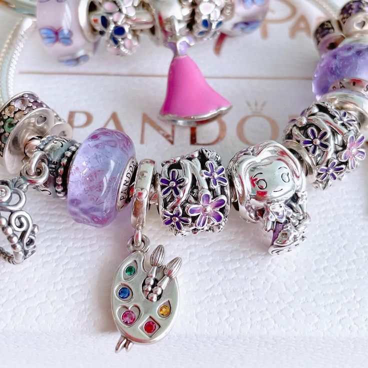 Pandora Jewlery, Игрушки Funko Pop, Pandora Princess, Pandora Bracelet Charms Ideas, Ethereal Jewelry, Girly Bracelets, Pandora Bracelet Designs, Pandora Inspiration, Pandora Collection