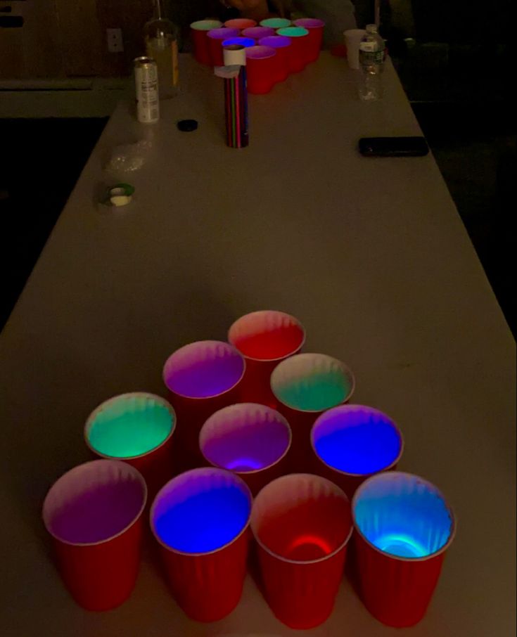 Glow sticks
Pong
Beer pong
Solo cups
House party Glow In The Dark Cup Pong, Beer Pong Party Ideas, Lit Party Ideas, Neon Drinks Glow Party, Backyard Kickback Party, Glow Stick Party Ideas, Glow Stick Pool Party, Glow Stick Pool, Kickback Party Ideas