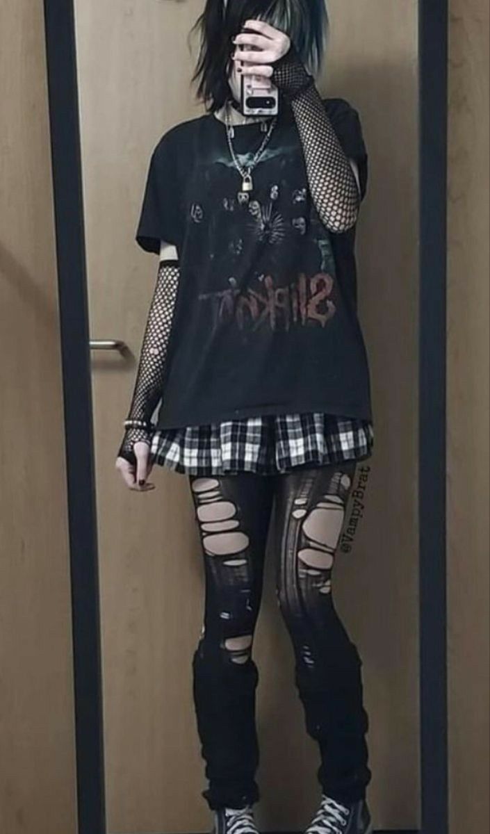 Styl Emo, Stile Punk Rock, Cute Goth Outfits, Goth Gifts, How To Impress, Alt Clothes, Alt Outfits, Goth Girl, Alternative Clothing