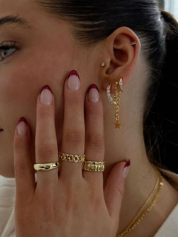 Every Day Ring Stack, Gold Diamond Ring Stack, Ring Stack Inspiration, Everyday Jewelry Stack, Gold Ring Stack Aesthetic, Classy Ring Stack, Ring Inspo Gold, Gold Stacked Jewelry, Gold Rings Stack