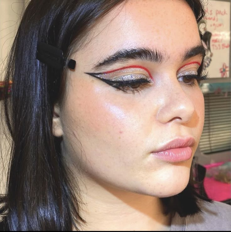 Donni Davy, Euphoria Makeup Looks, Cheer Makeup, Makeup Ojos, 20 Makeup, Euphoria Makeup, Barbie Ferreira, Rave Makeup, Red Makeup