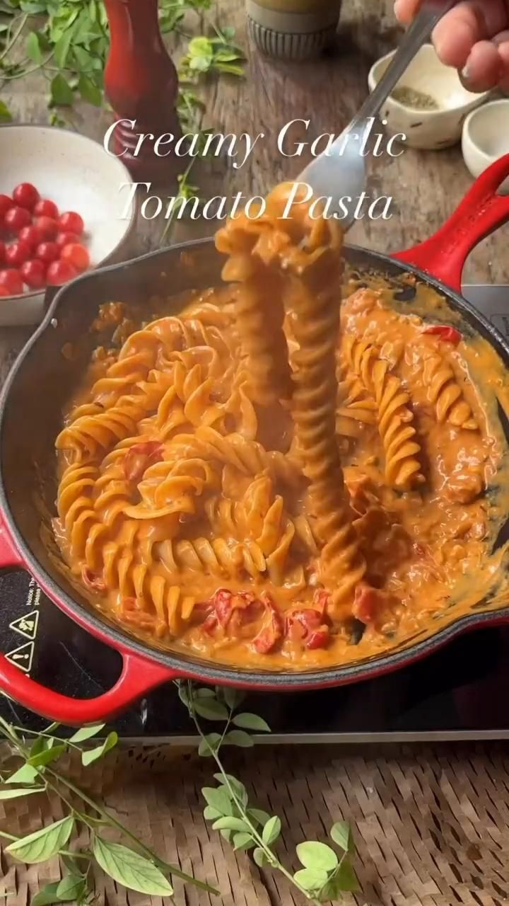 DescriptionExperience pasta perfection with our Creamy Garlic Tomato Pasta—a delightful blend of velvety creamsun-kissed tomatoesand aromatic garlicElevate your dinner with this quick and easy gourmet delightPastaMagic 🍝✨CookingMagic RecipeRhapsody FlavorFiesta KitchenChronicles TastyCreations SavorTheFlavor CulinaryCraft EpicureanEats GourmetGlee DishDelights HomeChefHero TasteSensation CookbookAdventure FlavorfulFusion KitchenInspire Pasta Recipe No Cream, Creamy Garlic Tomato Pasta, At Home Pasta Recipes, The Best Pasta Sauce, Cream Pasta Aesthetic, Yummy Pasta Recipes For Dinner, Pasta Rosa Recipe, Pasta Recipes With Cherry Tomatoes, Red Sauce Pasta Recipes Videos