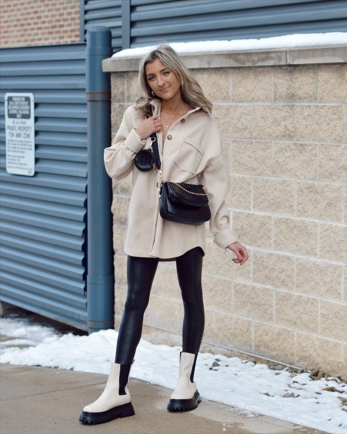 Chunky White Boots Outfit Winter, White Chelsea Boots Outfit Fall, How To Style White Chelsea Boots, Chunky White Boots Outfit, White Chelsea Boots Outfit Women, White Boot Outfits, White Chelsea Boots Outfit, Winter Comfy Outfits, Shacket Outfit Women