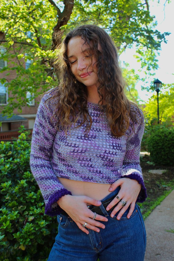 Purple handmade crochet sweater with a scalloped detail in the sleeve. Fitted Crochet Tops For Fall, Stretch Knit Crochet Top For Fall, Stretch Crochet Top For Fall, Stretch Crochet Top With Knit Fabrication For Fall, Fitted Long Sleeve Crochet Top For Fall, Winter Stretch Crochet Top With Long Sleeves, Cozy Knit Crochet Top For Fall, Fitted Winter Crochet Top With Knit Fabrication, Fitted Crew Neck Crochet Top For Fall