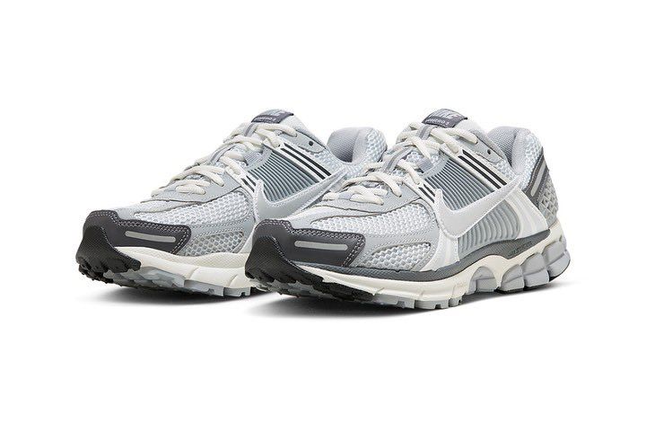 Outlander Magazine on Twitter: "Nike Zoom Vomero 5 in Grey/White dropping in 2023!🖤 https://t.co/j6GIcztva1" / Twitter Outlander Magazine, Nike Zoom Vomero 5, Nike Vomero, Nike Skateboarding, Zoom Vomero 5, Vomero 5, Grey Wolf, Shoe Inspo, Nike Shoes Women