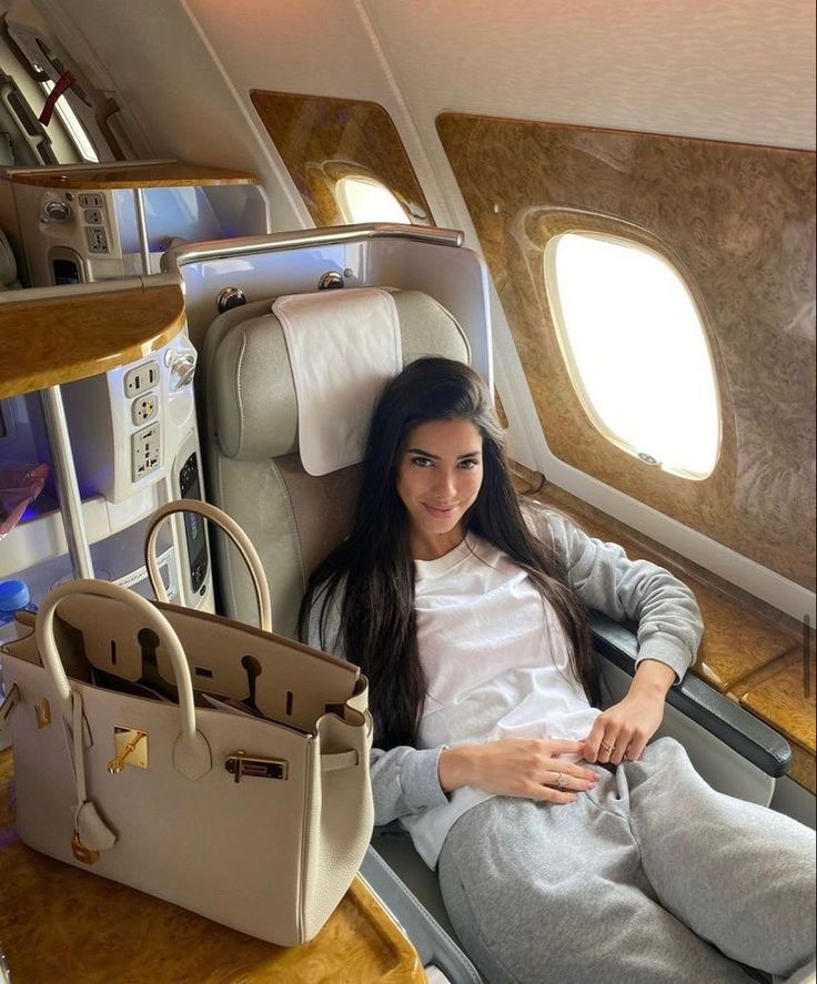 Plane Hacks, First Class Airline, Air Port Outfit, First Class Flights, Football Wags, Aesthetic 2024, Rich Girl Aesthetic, Airport Travel, Rich Girl Lifestyle