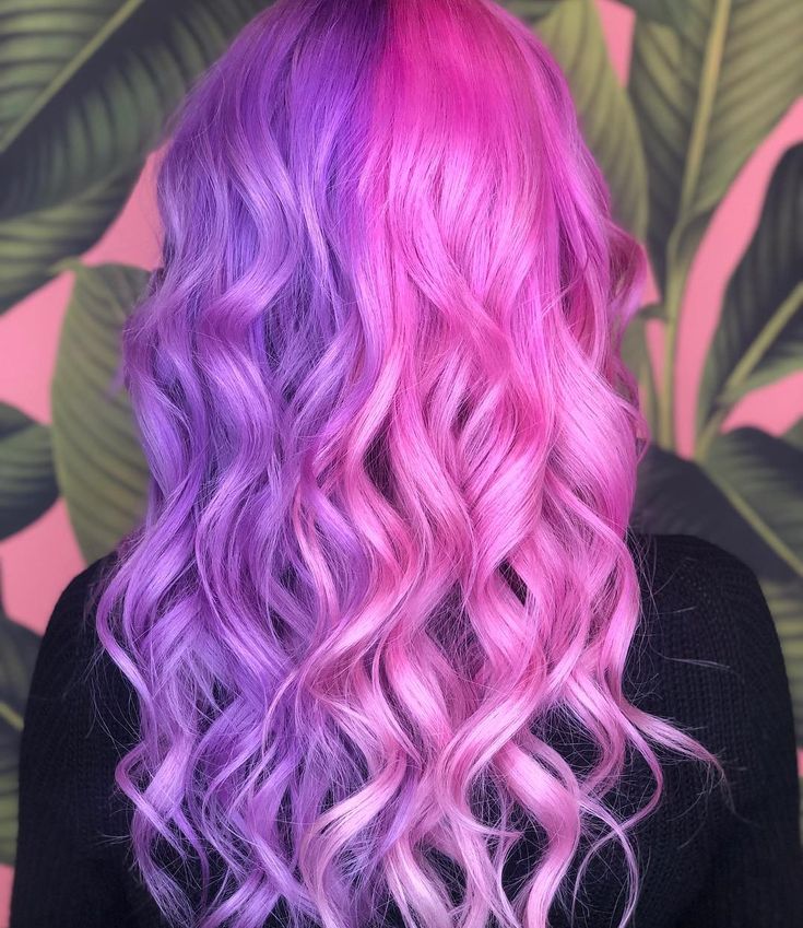 Half and half purple and pink hair Split Hair Color, Split Dye Hair Ideas, Dye Hair Ideas, Split Dye Hair, Pink And Purple Hair, Rock Hair, Bright Pink Hair, Toned Hair, Split Dye