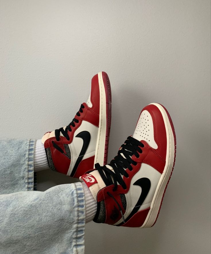 Chicago Nike Jordans, Nike Air Jordan 1 Retro High Og Chicago, Jordans Chicago Shoes, Chicago Red Jordans, Nike Lost And Found Outfit, Nike Jordan 1 Chicago, Jordan 1 Chicago Outfit Woman, Nike Air Jordan 1 Lost And Found, Nike Jordan Chicago