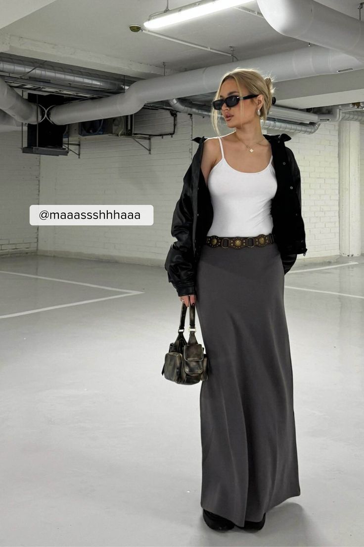 This maxi skirt features a flowy fit and a stretchy material. It has a soft touch and an elasticized waistband. Maxi Skirt Outfit Work, Gray Maxi Skirt Outfit, Grey Long Skirt Outfit, Grey Skirt Outfits, Long Grey Skirt Outfit, Grey Maxi Skirt Outfit, Long Flowy Skirt Outfit, Grey Skirt Outfit, Grey Long Skirt