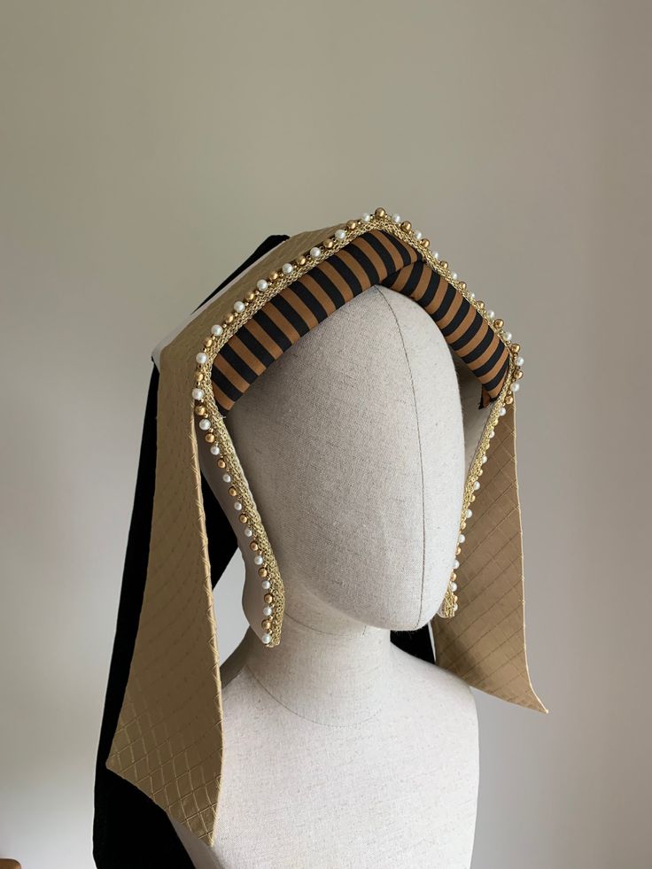 A style popularised by Katherine of Aragon, this 'Gable hood' Tudor era headdress is made to order.  Each headdress is constructed by hand using traditional millinery techniques and materials. This is a sturdy, well-crafted piece that will last many, many years. The decoration and details have come directly from portraits of the period, and the trims have been carefully curated to properly evoke the feel of the era. The headdress is fully lined in a cotton fabric, to help it grip to your head. T Katherine Of Aragon, Lauren Martin, Tudor Dress, Tudor Fashion, Hat Inspiration, Historical Hats, Tudor Era, Love Hat, Medieval Fashion