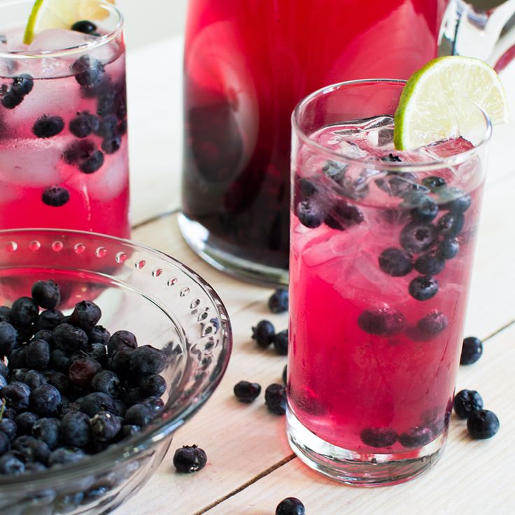 blueberries and lemonade are in glasses on the table