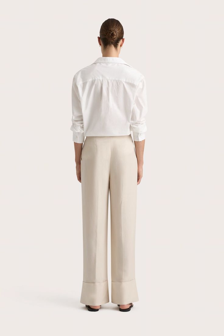 A mid-rise suit trouser, crafted from a Linen blend fabrication in a neutral hue. They are designed with a full-length straight leg and cuffed hem detail. Pair with a classic button up like the Alliste Shirt or the matching Soleil Blazer for a refined yet relaxed approach to suiting. Maxi Dress Sale, Favorite Daughter, Swim Accessories, Trouser Suits, New Print, Shirt Accessories, Sale Design, Playsuit Jumpsuit, Occasion Wear