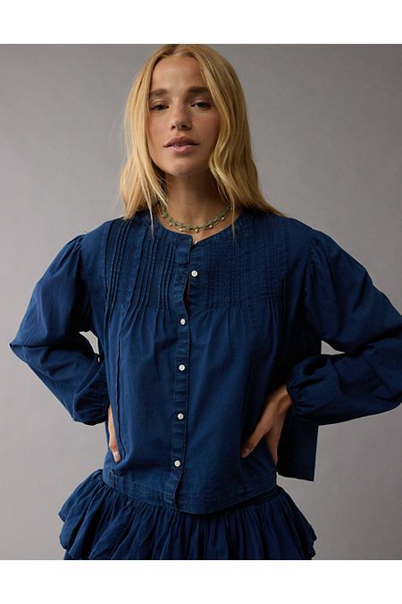 Chambray cotton/Crewneck/Long sleeves/Button-up closure Casual Shirt With Blouson Sleeves, Cotton Crew Neck Blouse With Buttons, Casual Shirt With Blouson Sleeves For Daywear, Casual Button-up Shirt With Blouson Sleeves, Cotton Blouse With Long Sleeves For Casual Gatherings, Cotton Blouse With Button Closure For Fall, Spring Cotton Shirt With Blouson Sleeves, Casual Cotton Blouse With Buttons, Crew Neck Cotton Blouse With Button Closure