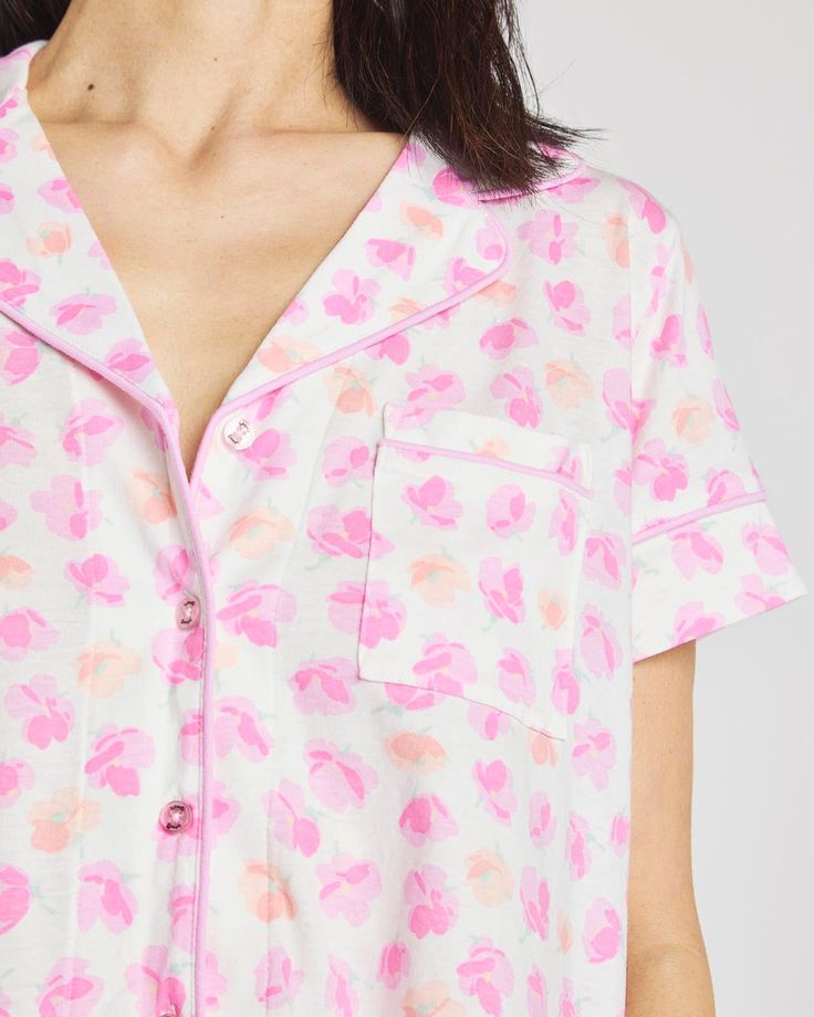 Millie is a two-piece set made in a playful rosette print for sleep or pampering moments alike. Rayon Notch collar button down with chest pocket Drawstring pocket short Rosette print Notch Collar, Sleepwear & Loungewear, Notched Collar, Pj Sets, Two Piece Sets, Shorts With Pockets, Chest Pocket, Lounge Wear, Two Piece