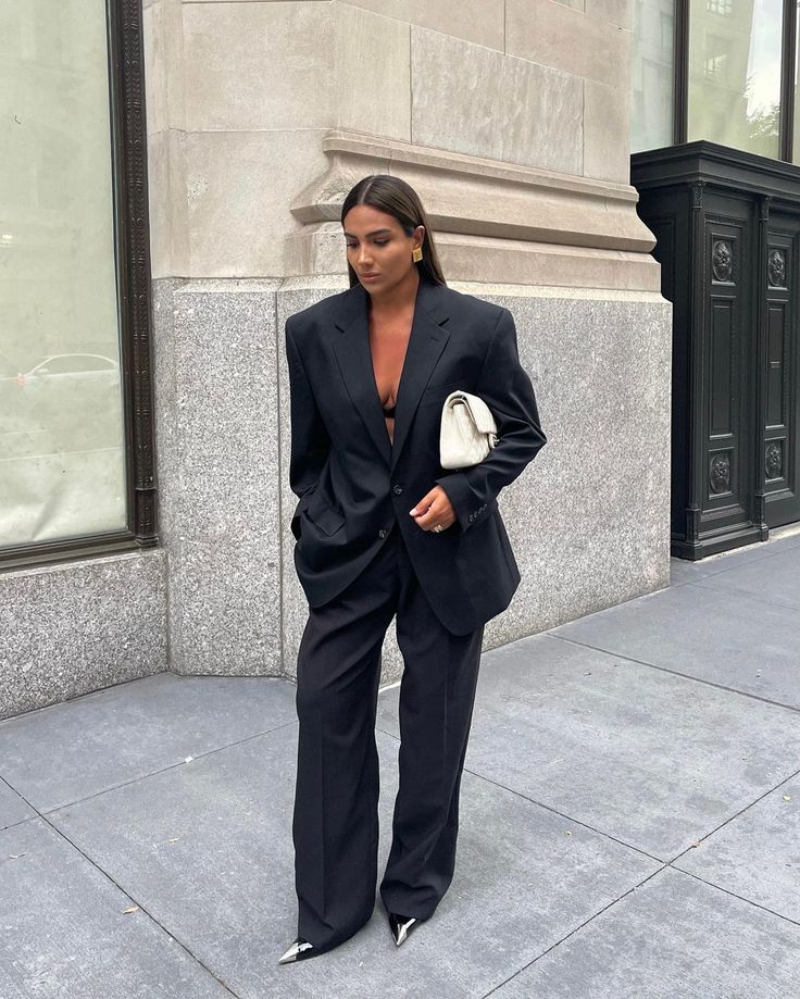 Charlotte Emily Sanders, Emily Sanders, Looks Blazer, Oversized Suit, Charlotte Emily, Business Suits, Grown Women, Suit Black, Working Woman