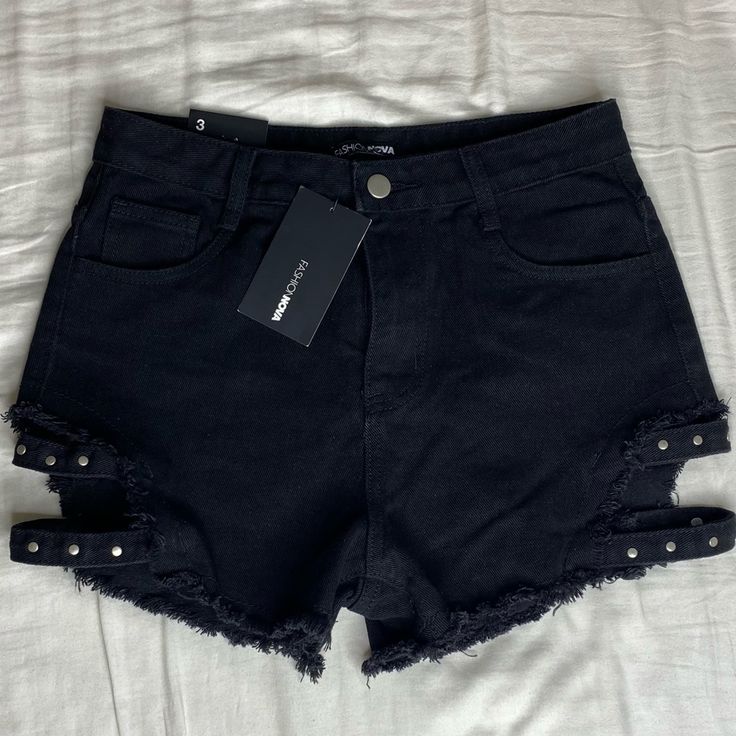 Short Black Fashion Nova Size 3 Black Grunge Bottoms For Night Out, Edgy Black Jean Shorts For Streetwear, Punk Style Shorts For Summer Night Out, Black Jean Shorts For Summer Streetwear, Chic Black Cotton Jean Shorts, Edgy Black Shorts, Short Length Black Punk Bottoms, Edgy Black Jean Shorts For Spring, Black Punk Jean Shorts For Spring