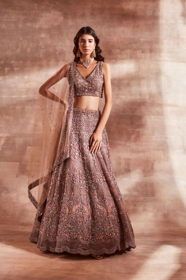 Brown and mauve tulle lehenga by Studio Iris Mauve Bridal Lehenga, Light Lehenga, Mauve Lehenga, Tulle Lehenga, Studio Iris, Latest Lehenga Designs, Sleeveless Blouse Designs, Reception Outfits, Bridal Lehenga Online