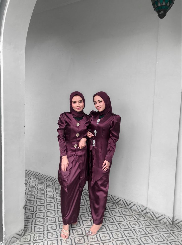 Seragam Bridesmaid Hijab, Bridesmaid Melayu, Inspirasi Dress Bridesmaid, Inspirasi Bridesmaid Hijab, Kebaya Burgundy, Melayu Dress, Kebaya Modern Hijab Bridesmaid, Baju Bridesmaid Modern Hijab, Kebaya Melayu