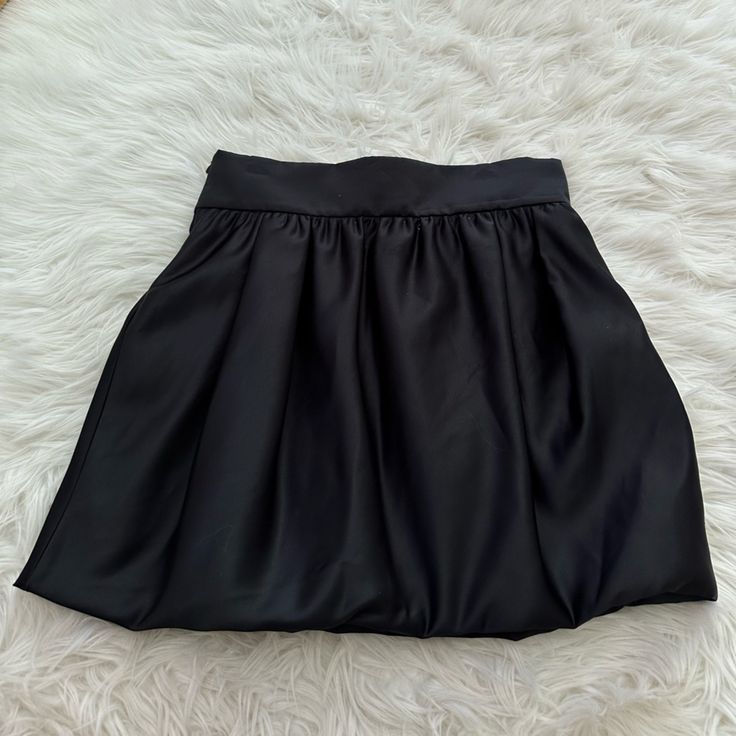 Silk Black Mini Skirt Chic Pleated Satin Skirt, Solid Color Mini Skirt For Party, Silk Flowy Skirt For Night Out, Silk Skirt For Night Out, Chic Pleated Mini Skirt For Evening, Silk Lined Skirt For Night Out, Chic Evening Pleated Mini Skirt, Satin Mini Skirt For Evening, Chic Solid Color Mini Skirt For Party