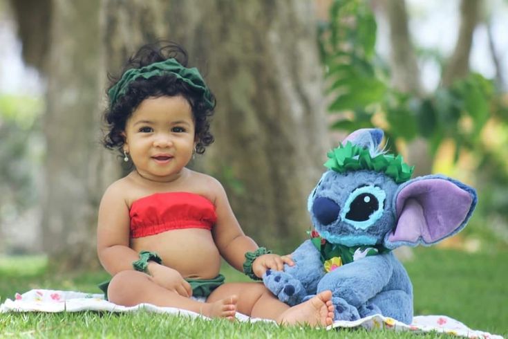 Stitch Baby Costume, Lilo And Stitch Costume, Baby Milestones Pictures, Baby Olivia, Baby Halloween Outfits, Lilo Y Stitch, Baby Poses, Lilo E Stitch, Lilo Stitch