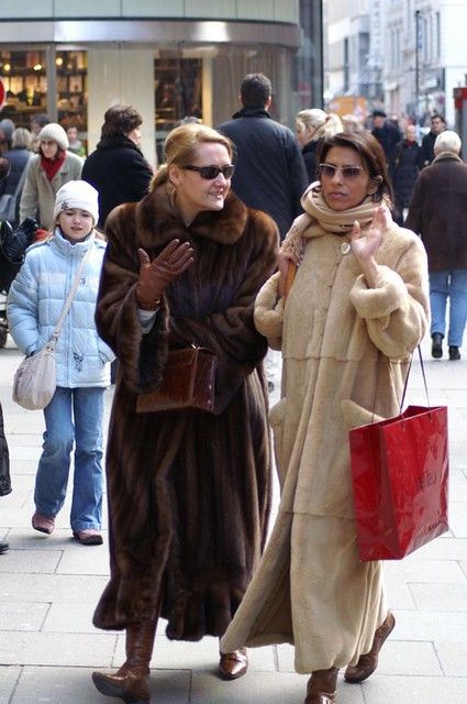 Mink Coats Outfit, Fur Coat Street Style, Fur Coat Outfits, Fur Coat Outfit, Long Fur Coat, Coat Street Style, Fur Coat Vintage, Mink Fur Coat, Fur Coats Women