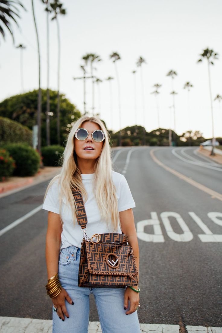 Tuck Your Shirt, Lisa Allen, Go For It, Cropped Denim, Daily Look, Wearing Black, Summer Outfit, Cropped Jeans, Women's Style