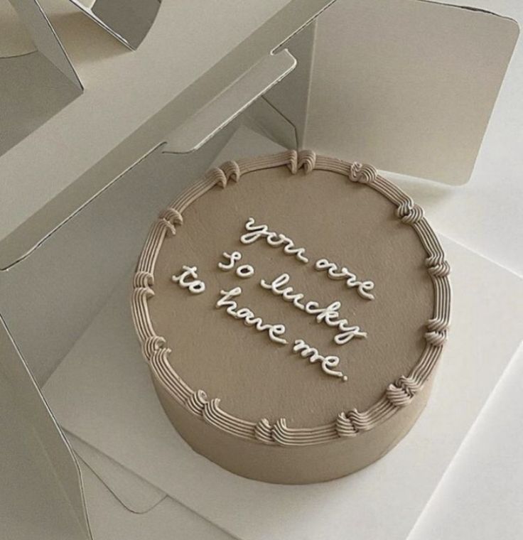 You are so lucky to have me Kue Disney, Simple Birthday Cake Designs, Birthday Cake For Boyfriend, Cake For Boyfriend, Cake Writing, Birthday Cake For Him, Korean Cake, Simple Cake Designs, Funny Birthday Cakes