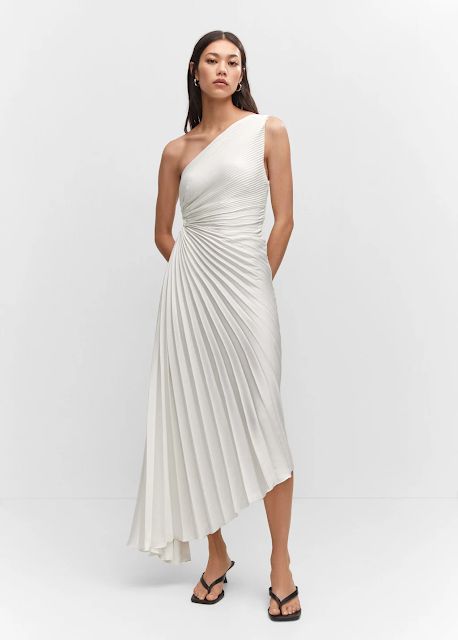 MARIA'S STYLE PLANET: Asymmetrical pleated dress Pleated Fabric, Pleated Midi Dress, Asymmetrical Design, Party Dresses For Women, Ladies Party, British Indian, Pleated Dress, Long Skirt, Long Dress