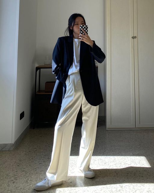 Casual Blazer Outfits, Cream Pants Outfit, Chic Blazer Outfit, Trendy Blazers, Pants Outfit Fall, Blazer Outfits Casual, Blazer Outfits For Women, Cream Pants, Weather Outfits