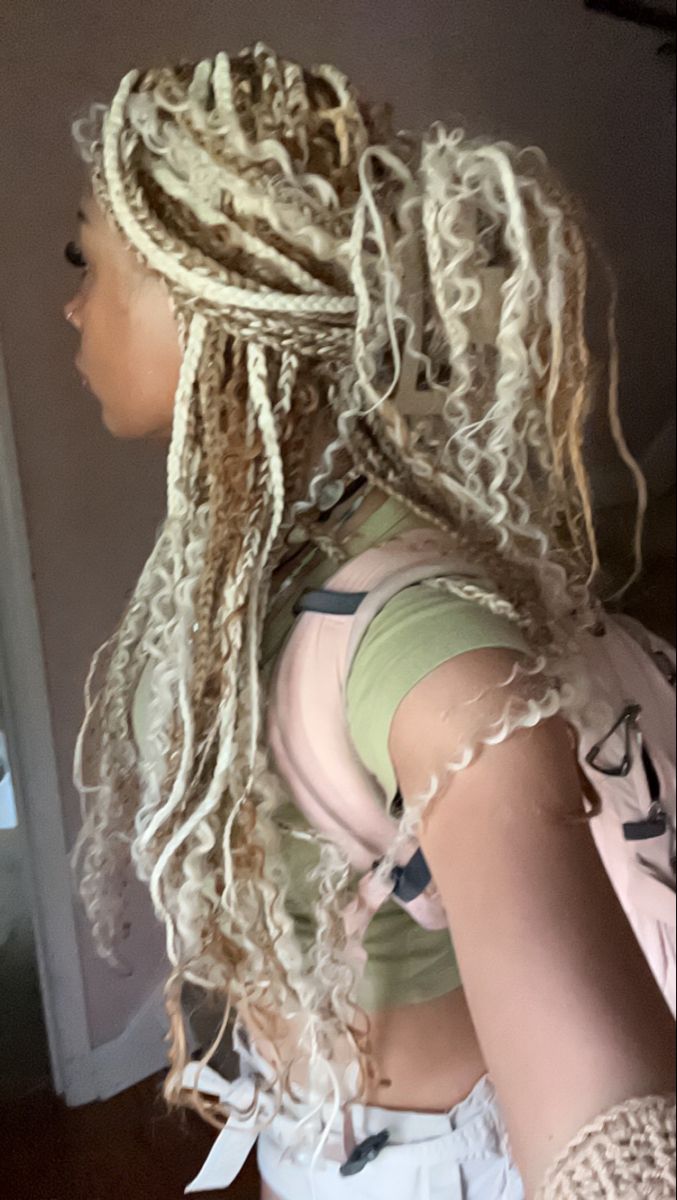 Blonde Jade Braids, Pretty Braid Colors, Boho Goddess Braids With Color, Blond Boho Braids, Braids On White Women, Goth Braids, Blonde And Brown Braids, Unique Black Hairstyles, Goddess Braids With Color